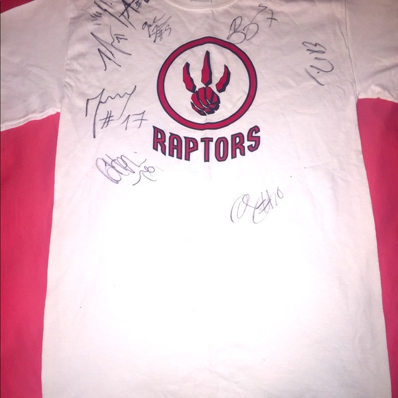 Autographed Small Raptors T-Shirt - Picture 4 of 6